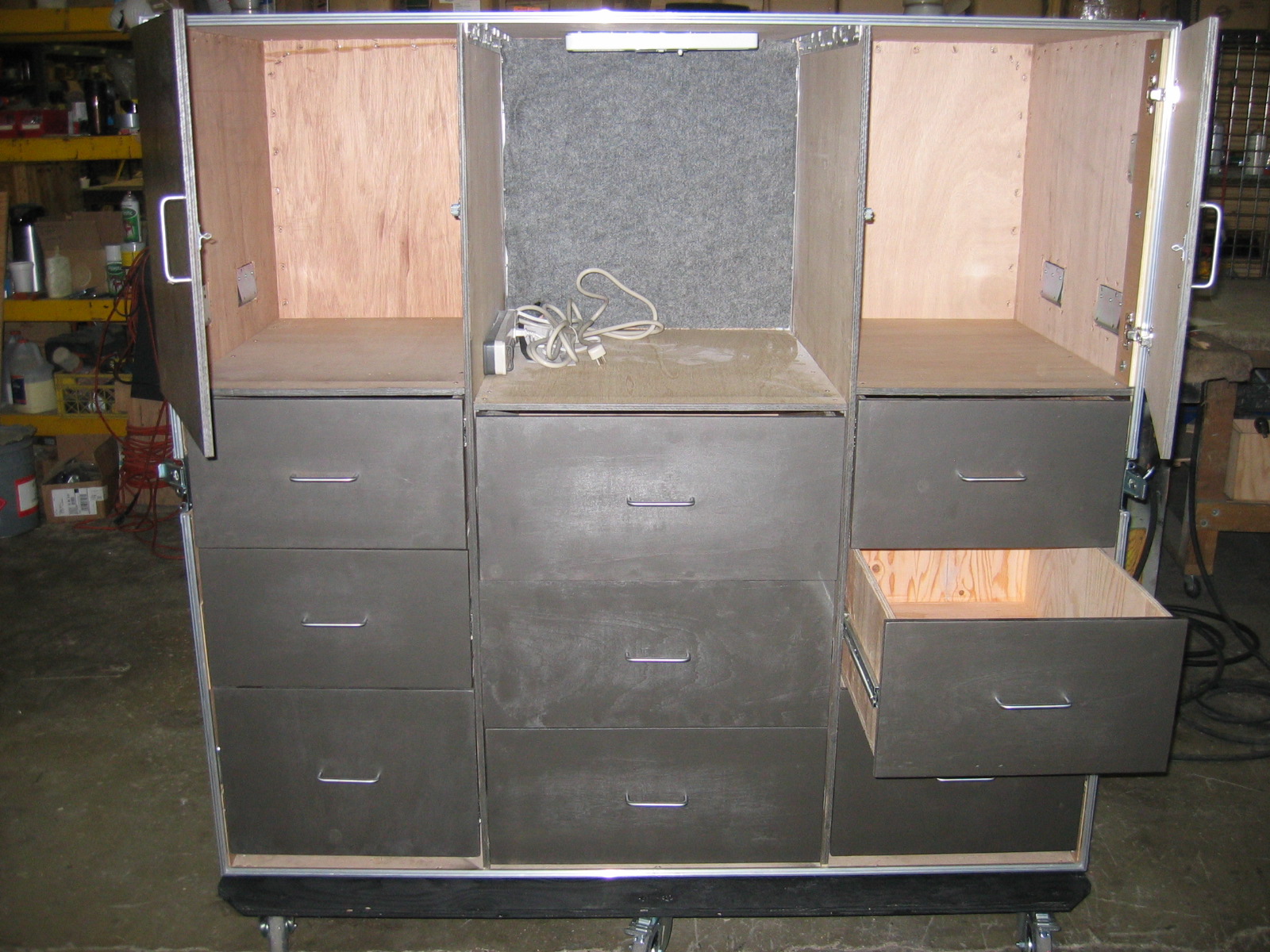 transit-case-with-drawers